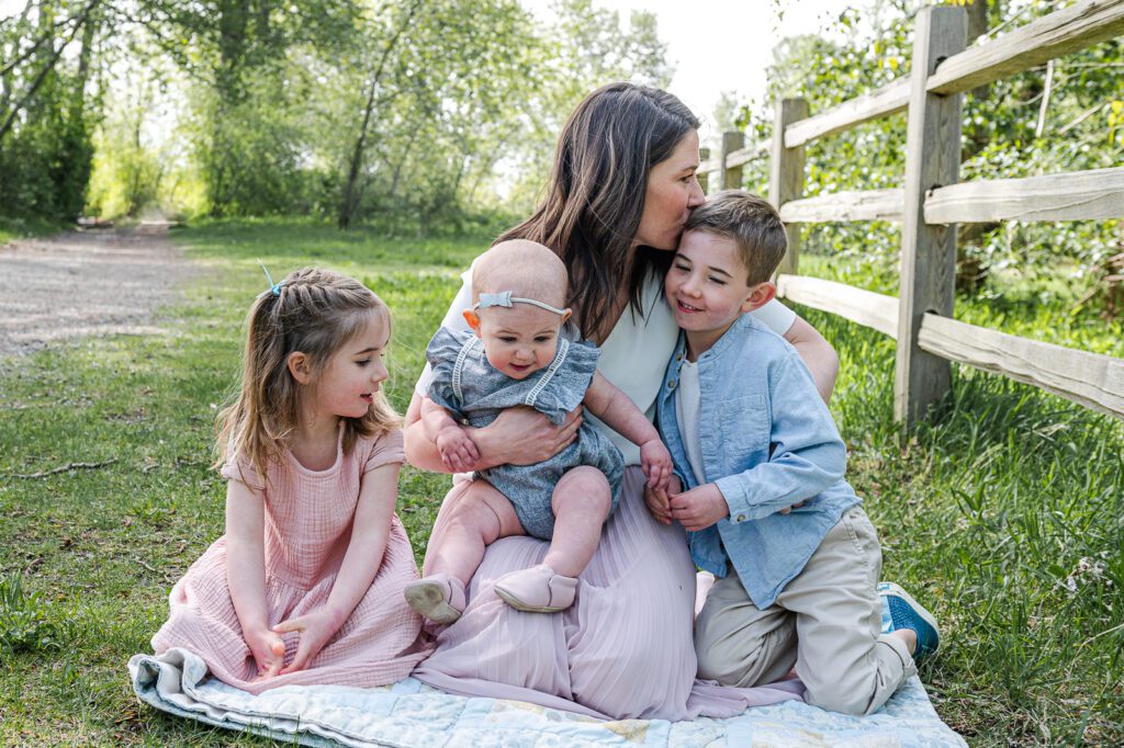 Spring family photo outfits